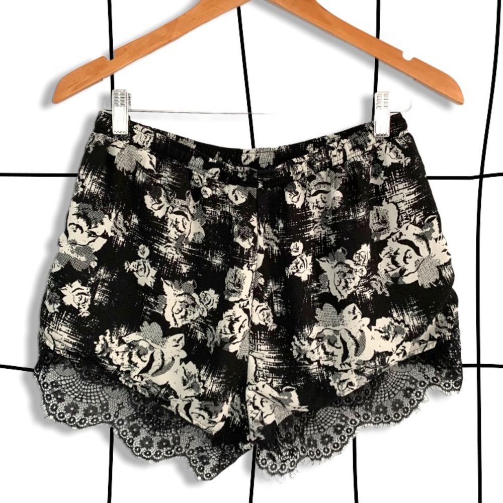 Urban lace floral shorts